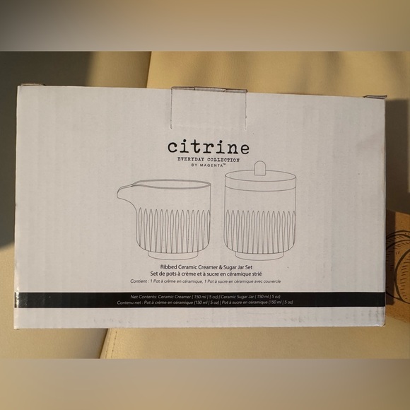 Citrine Sugar and Creamer Set & Talking Tables Pumpkin Sat and Pepper Shakers - Picture 4 of 9